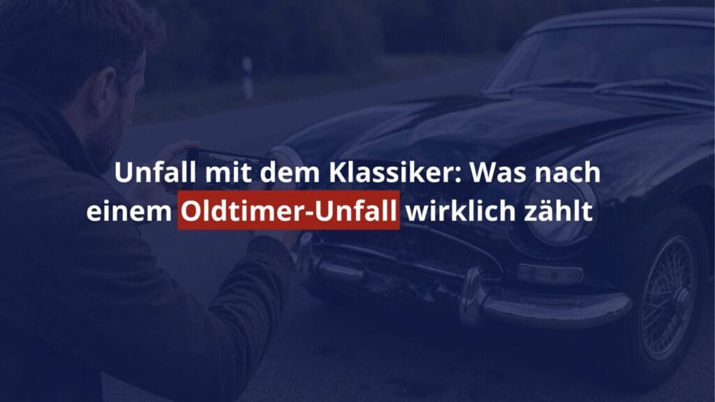 Mann fotografiert beschädigten Oldtimer nach Unfall
